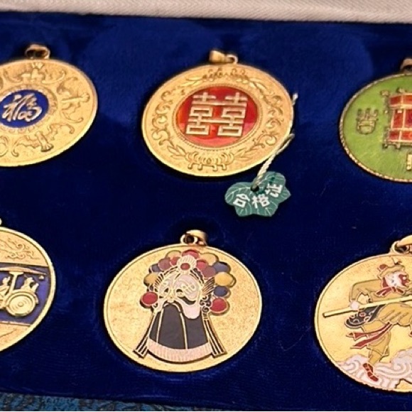 Peking (Beijing) Jewelry - Picture 3 of 5